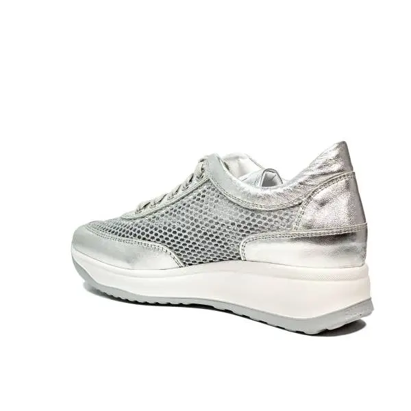 Agile by Rucoline sneaker traforata con zeppa color argento articolo 1304-82983 1304 A NETLAM