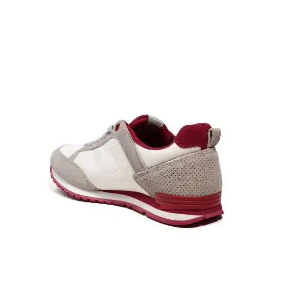 Colmar sneaker for women laced up white color and magenta article D-TRAVIS C 050