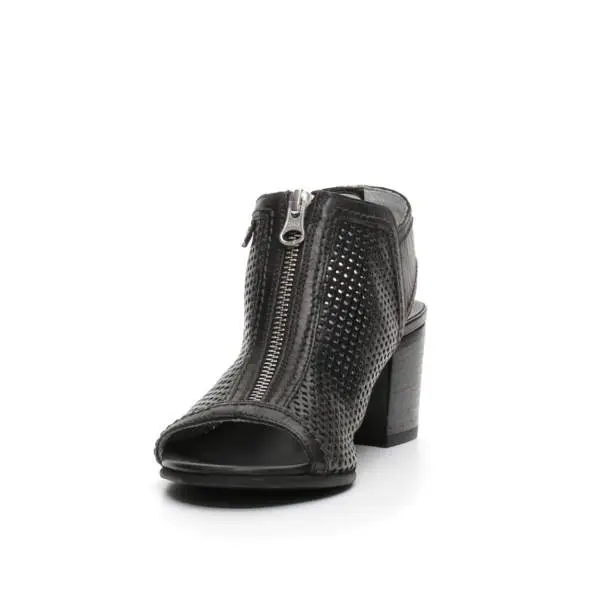 Nero Giardini sandalo basso donna con chiusura zip su dorso piede color nero articolo P717772D 100