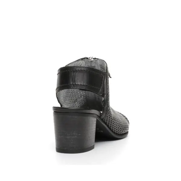 Nero Giardini sandalo basso donna con chiusura zip su dorso piede color nero articolo P717772D 100