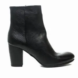 Zoe Italy boot with high heels leather color black color article 201 