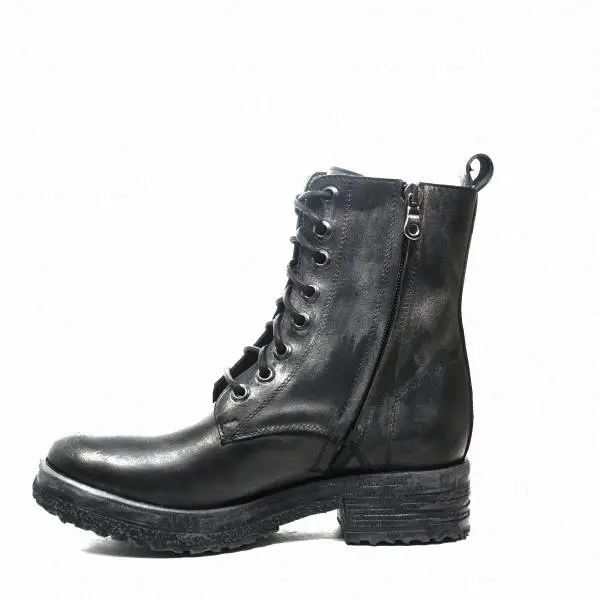 Zoe Italy amphibian boot with medium heels leather color black color article 903