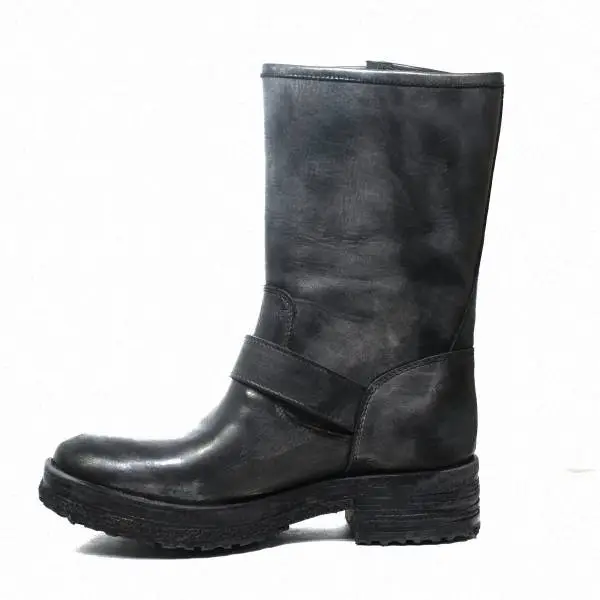 Zoe Italy boot with medium heels leather black color article 905