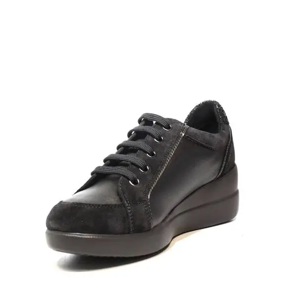 Geox sneakers con zeppa interna colore grigio scuro articolo D6430A 0AJ22 C9002
