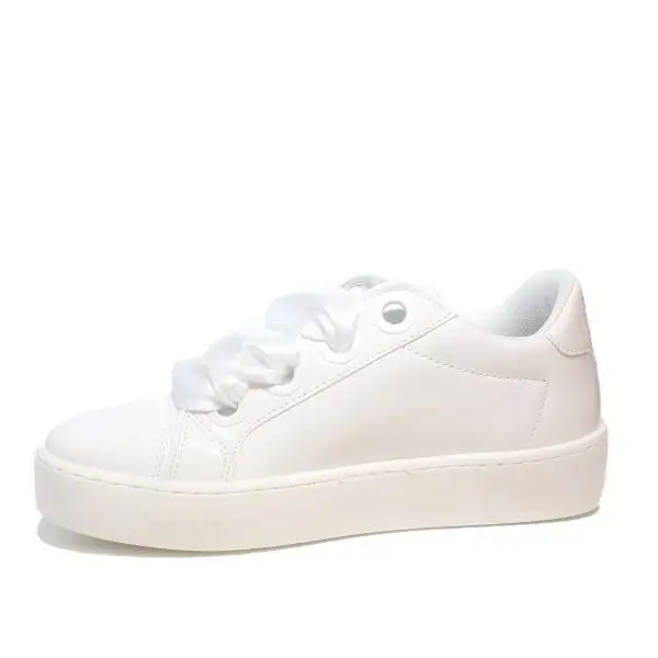 Guess sneaker bassa modello lucido con lacci in raso colore bianco per donne articolo FLURN1 ELE12 WHITE