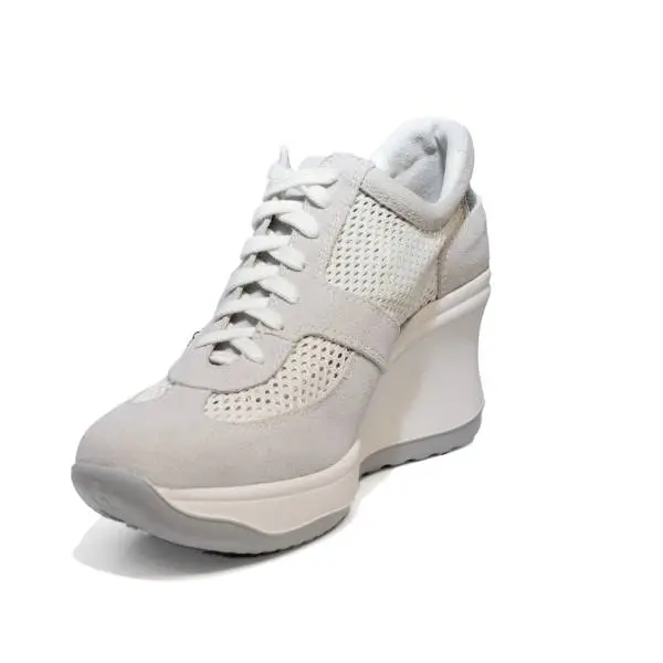Agile by Rucoline sneaker donna traforata di colore bianco con zeppa alta articolo 1800 A CHAMBERS SOFT BIANCO