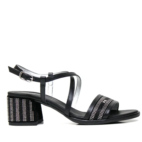 Nero Giardini sandalo donna in pelle di colore nero con borchiette articolo P908253D 100