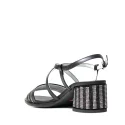 Nero Giardini sandalo donna in pelle di colore nero con borchiette articolo P908253D 100